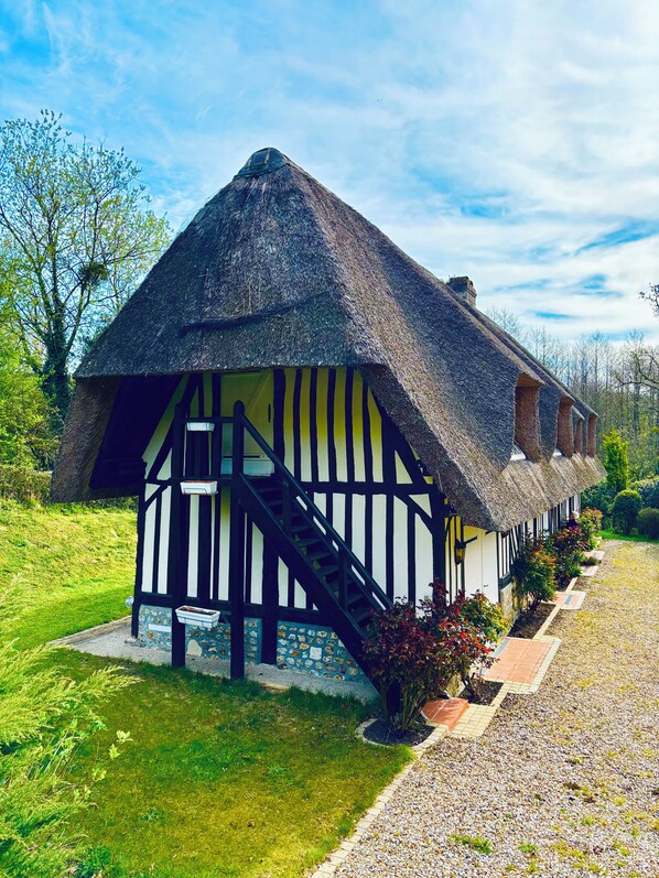 Exterior - Vrbo Property (Triqueville)