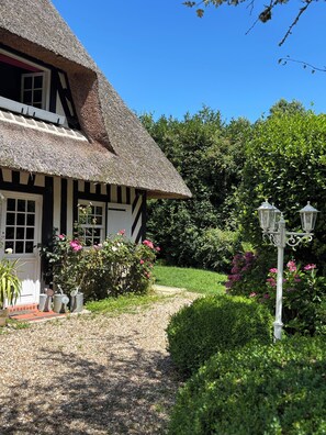 Exterior - Vrbo Property (Triqueville)