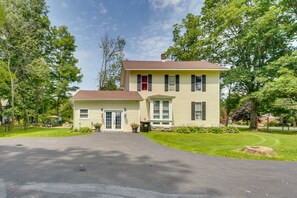 A two-story house with a front porch, a driveway, and a well-maintained lawn. - Spacious Victorian Near Holiday Valley & Town (Ellicottville)