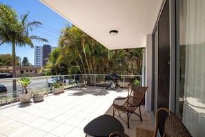 Terrace/patio - Luxury Apartment w/ Pool, Parking, Walk to Beach (Forster)
