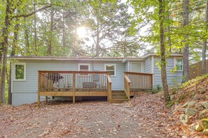 A cabin with a deck, surrounded by trees and a gravel path. - Walkable Hot Springs Home! Near Nat'l Park & Dtwn (Hot Springs)
