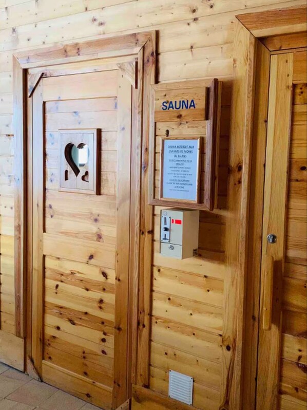 Interior - Risoul 1850 • Apartment for 4–5 people • Skis on your feet • Swimming Pool & Sauna (Risoul)