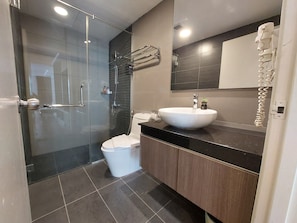 Bathroom - 591 DSA by Hostech.ai (Shah Alam)