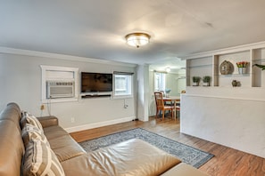 A modern living room with a leather sofa, a flat-screen TV, and a dining area with a table and chairs. - 3 Mi to Dtwn! Cozy Tampa Home Base (Tampa)