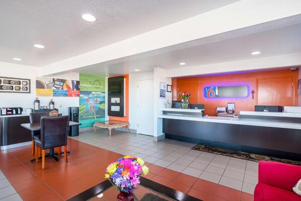 Entrance / Reception - 2 Full Beds | Nsmk, Micfridge (Round Rock)