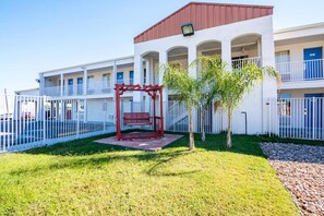 Exterior - 2 Full Beds | Nsmk, Micfridge (Round Rock)