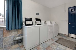 Holiday Home Facilities and Services - 1 QUEEN BED | NON-SMOKING (Pharr)