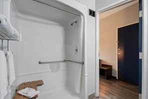 Bathroom - 1 QUEEN BED | NON-SMOKING (Pharr)