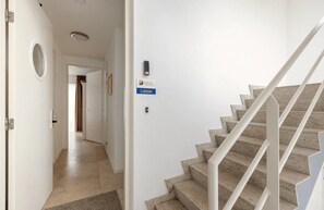 Interior - Beach apartment Lobster in Egmond aan Zee for 6 guests, with 3 bedrooms, a terrace and views of the sea and boulevard. (Egmond aan Zee)
