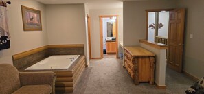 Bathroom - Remodeled Condo  ½ Mile to Starved Rock  Resort Amenities (North Utica)