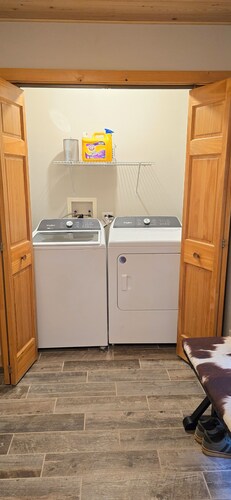 Remodeled Condo  ½ Mile to Starved Rock  Resort Amenities