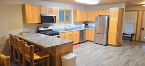 Private kitchen - Remodeled Condo  ½ Mile to Starved Rock  Resort Amenities (North Utica)