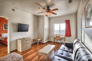 Holiday Home Facilities and Services - 1 Queen Bed | Non-Smoking, Micfridge (Mission)