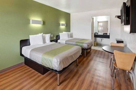 2 Queen Beds | Non-Smoking