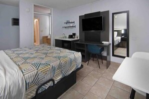 Bedroom - 1 King Bed | Non-Smoking, Kitchen (Mesquite)