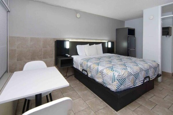 Bedroom - 1 King Bed | Non-Smoking, Kitchen (Mesquite)