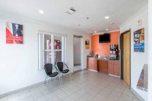 Holiday Home Facilities and Services - 1 King Bed | Smoking, Micfridge (HUTCHINS)