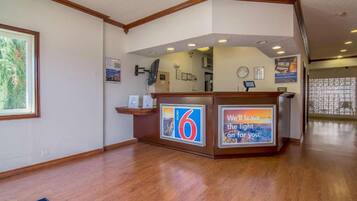 A reception desk with a sign indicating the number 6.