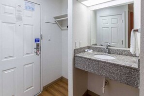 Bathroom - 1 King Bed | Non-Smoking, Micfridge (HUTCHINS)