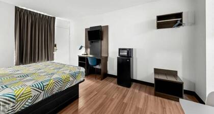 1 King Bed | Mobil Access Tub Nsmk Micfr
