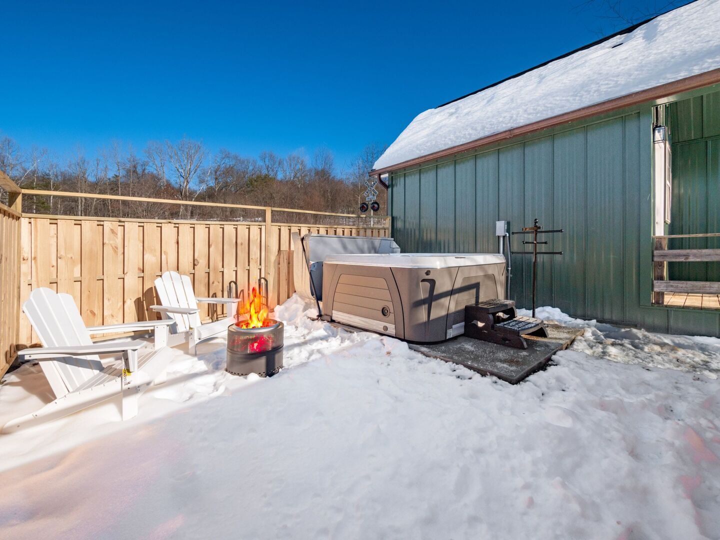 Hot Tub / whirlpool bath (Outdoor)