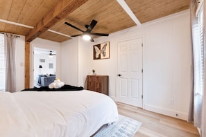 Bedroom - The White Lantern | Hocking, Pickleball, Hot Tub (Creola)