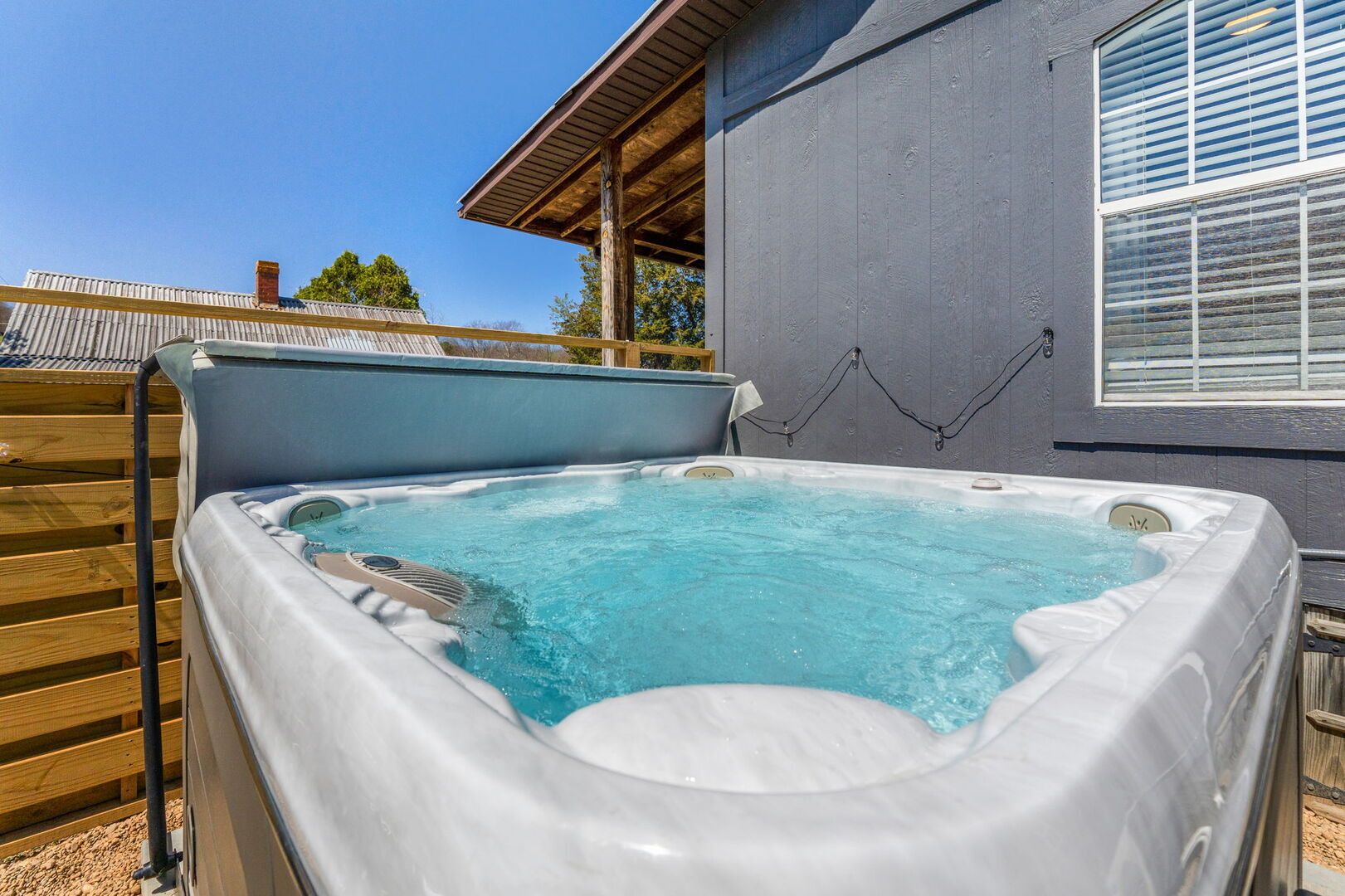 Hot Tub / whirlpool bath (Outdoor)