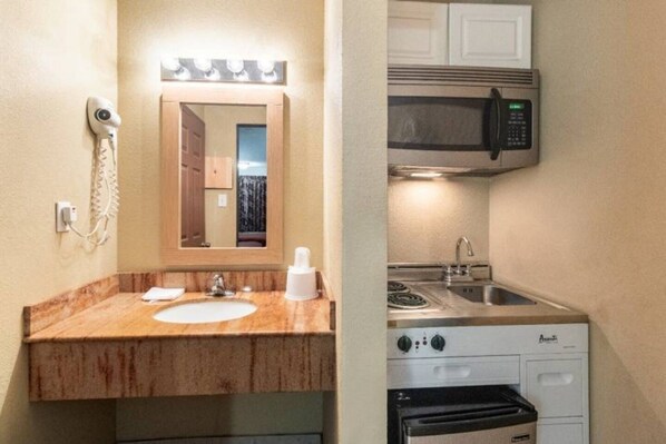 Holiday Home Facilities and Services - 2 Full Beds|NS|Kitchen (CORPUS CHRISTI)