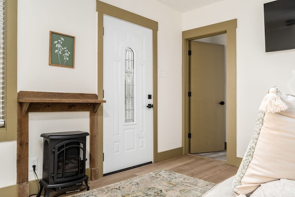 Living Room / Lounge - Evergreen Escape | Hocking, Pickleball, Hot Tub (Creola)