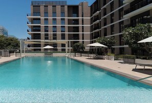 Pool - Waterfront Apt w/ Pool, Gym & Direct Beach Access (Sharjah)