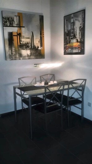Dining - Vrbo Property (Hamm)