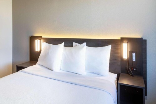 1 Queen Bed | Non-Smoking, Micfridge