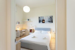 Bedroom - Apartment in Milan with 1 bedrooms sleeps 2 (Milan)