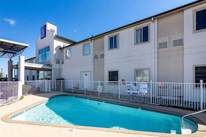 Pool - 1 Queen Bed | Non-Smoking, Micfridge (Terrell)