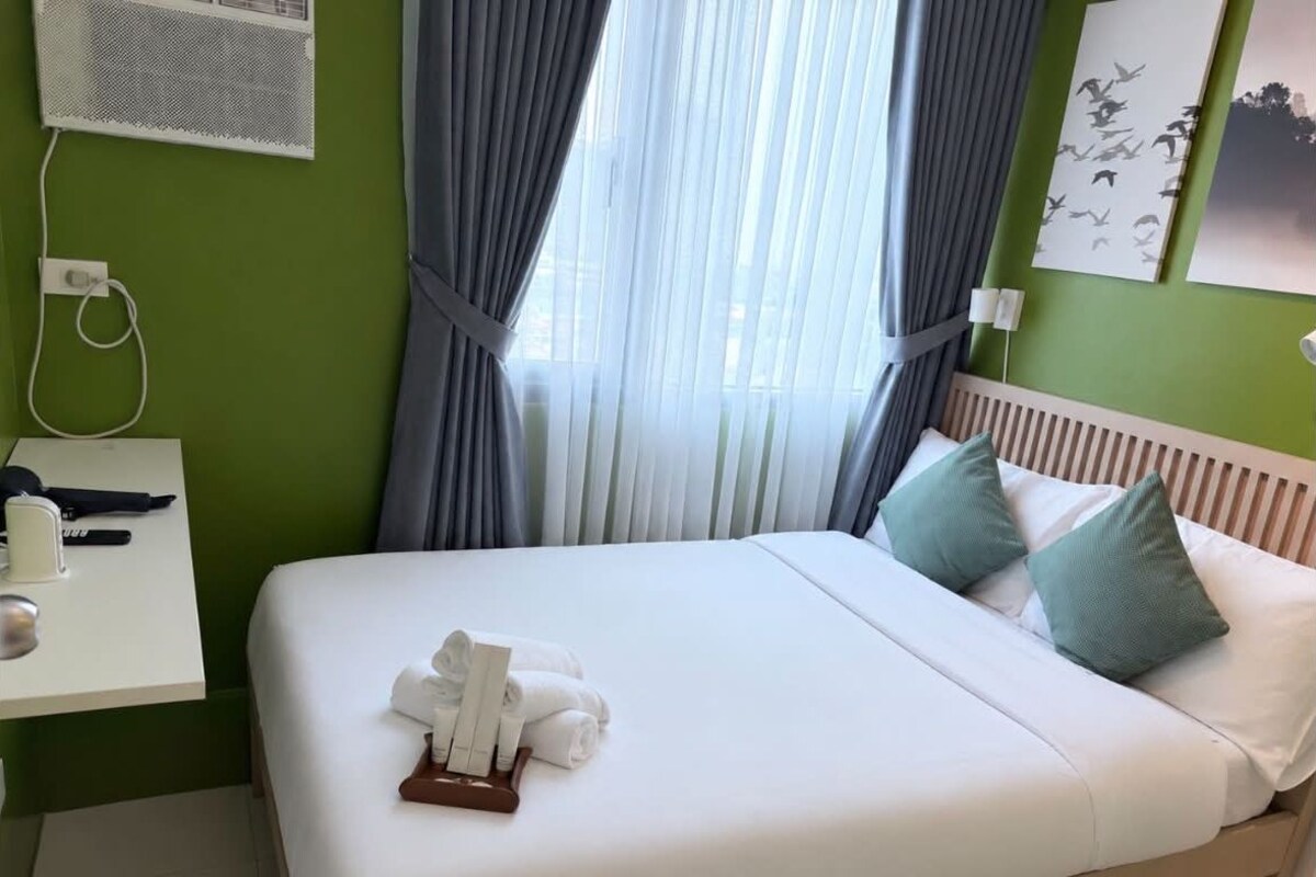 Elements Suites, Manila: Hotel Reviews, Rooms & Prices | Hotels.com
