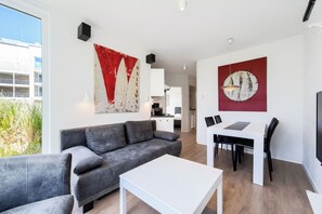 Wohnzimmer mit Blick zum Essbereich