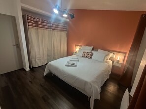 Room - Vrbo Property (Esnandes)