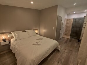 Room - Vrbo Property (Esnandes)