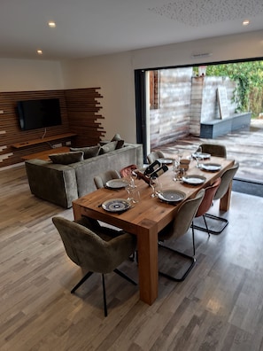 Dining - Vrbo Property (Esnandes)