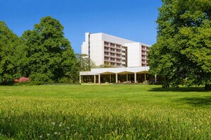 Hotel Außenbereich [Sommer]
