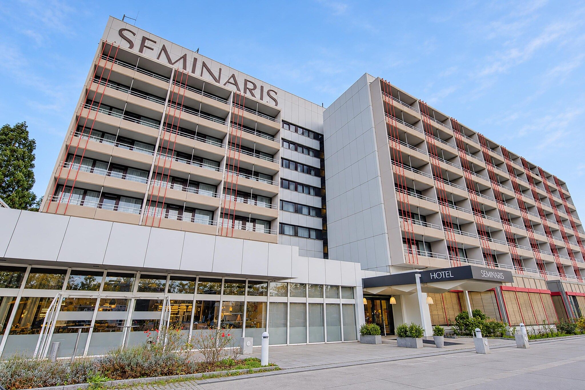 Hotel Exterior [summer]