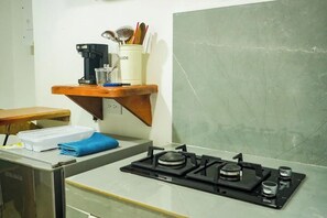 Private kitchen - Posada Kotnat: 1-Bedroom Apartment with Garden Views (San Andrés Isla)