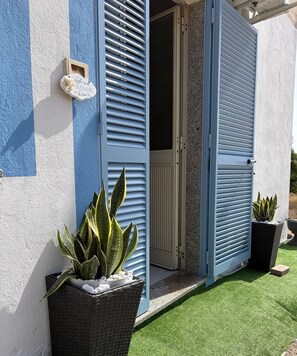 Exterior detail - Holiday house 'Rita's Home' (Paringianu)