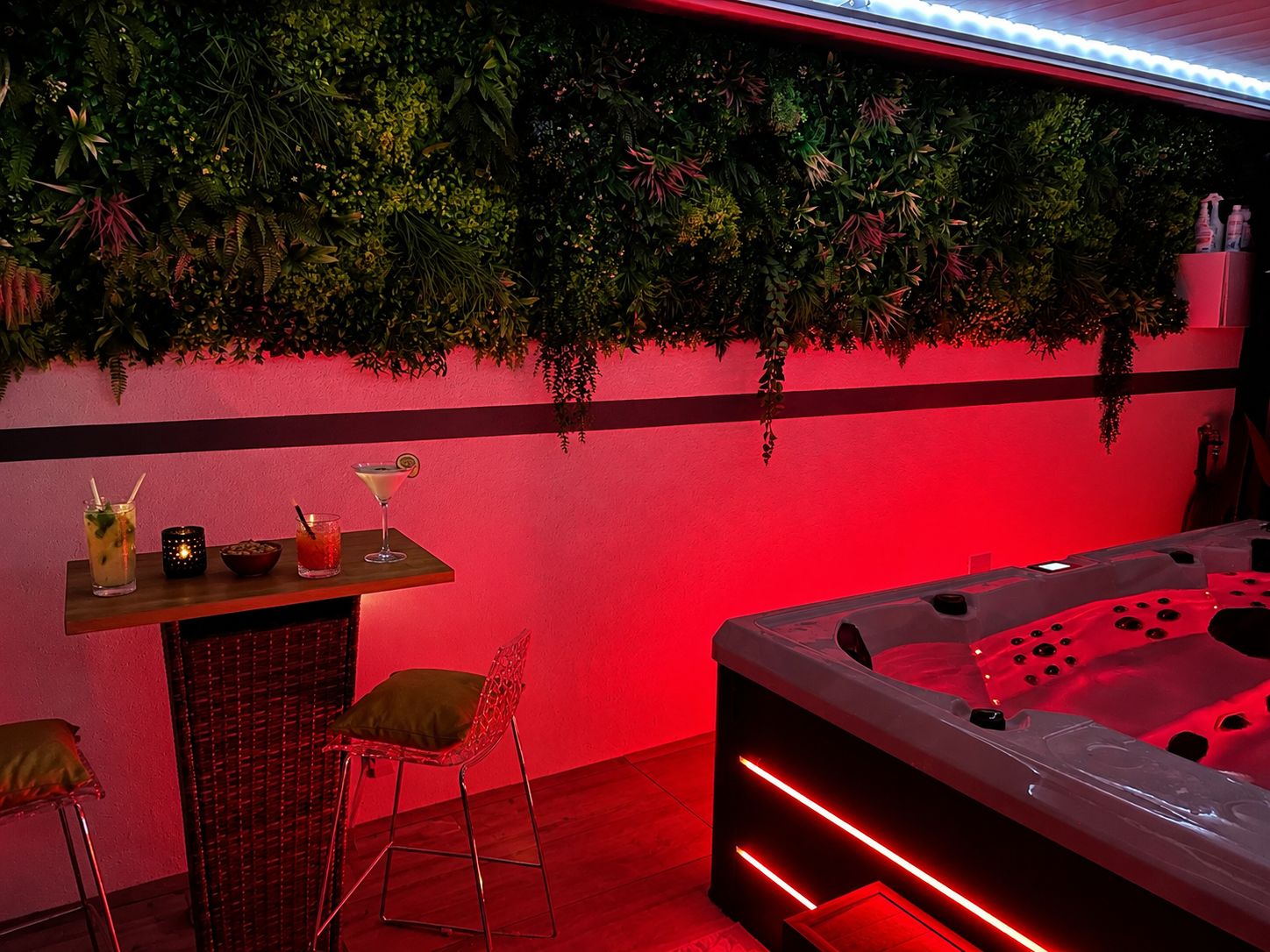 Indoor spa tub