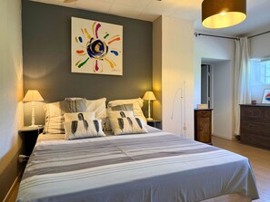 Room - Vrbo Property (Uchaux)