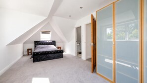 Room - Surrey Country House, Sleeps 6 With Parking (Dorking)