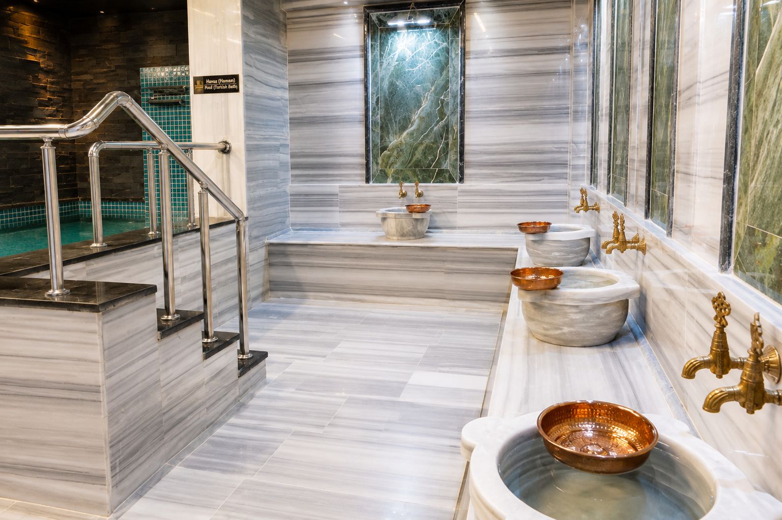 Une salle de bain moderne avec un sol en marbre, une douche en verre et plusieurs lavabos dotés de cuves en cuivre.
