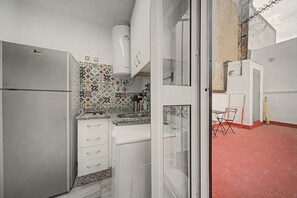 Private kitchen - Apartment 'Macarena Seville Premium Suites' with Private Terrace and Air Conditioning (Sevilla)