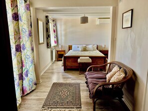 Room - Quiet, Peaceful Bed & Breakfast with Private Swimming Pool and AC in Bassoues (Bassoues)