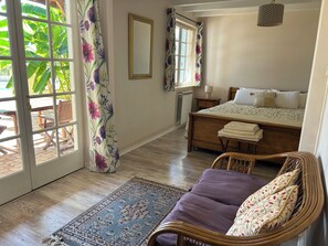 Room - Quiet, Peaceful Bed & Breakfast with Private Swimming Pool and AC in Bassoues (Bassoues)